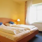 Vom Land Zum Hotel