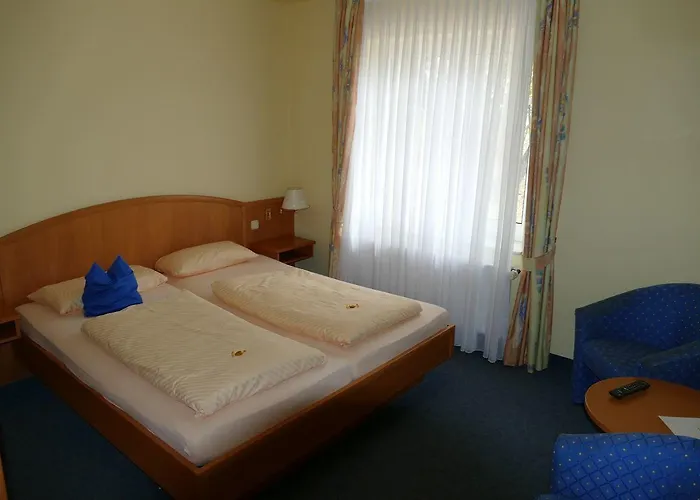 מלון Vom Land Zum 3*
